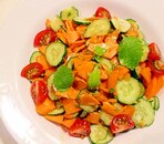 スライス野菜の彩りサラダ